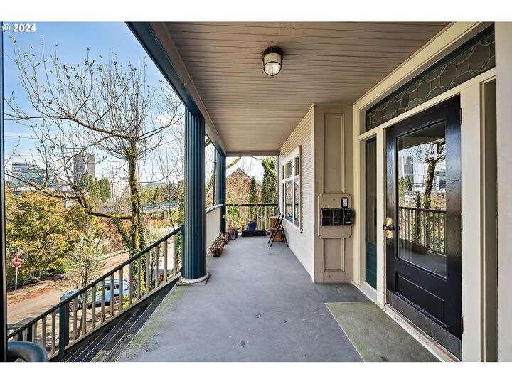 Property Photo: 1314 SW Hall St OR 97201