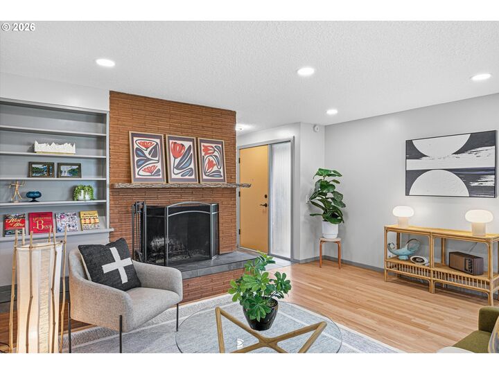 Property Photo:  12802 SE Knapp St  OR 97236 