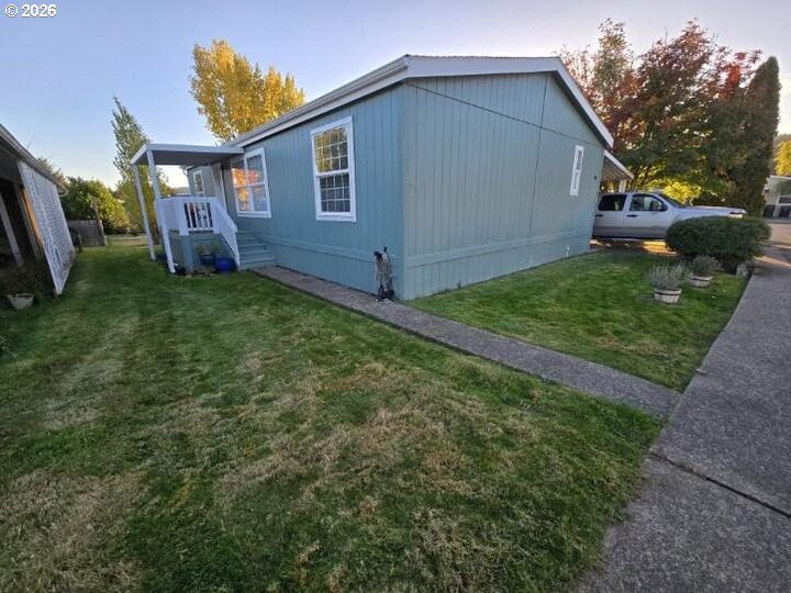 Property Photo: 87860 Territorial Rd 66 OR 97487