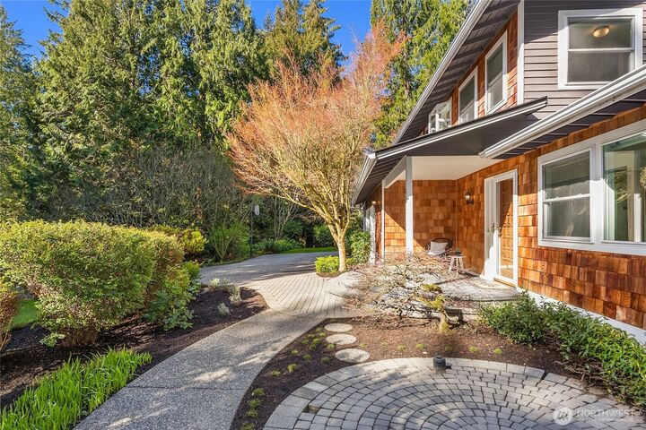 Property Photo: 6490 NE Dapple Court WA 98110