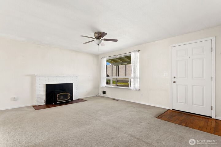 Property Photo: 21222 33rd Ave S WA 98198