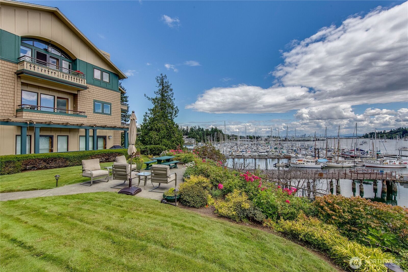 Property Photo:  546  Wood Avenue SW 3K  WA 98110 