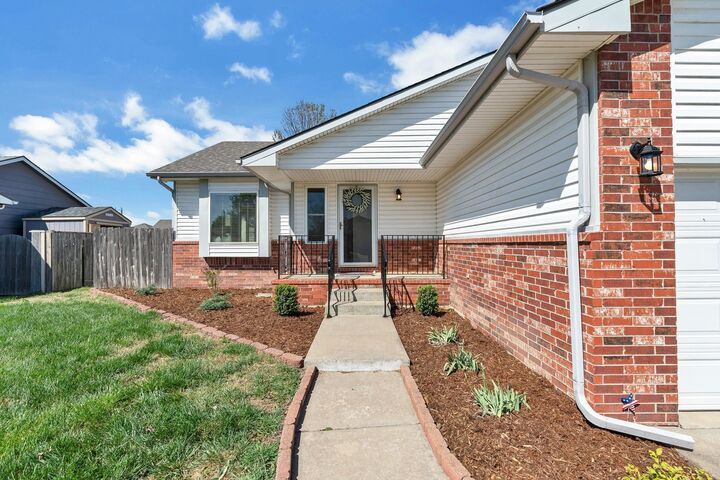 Property Photo:  805 N Bay Country  KS 67235 