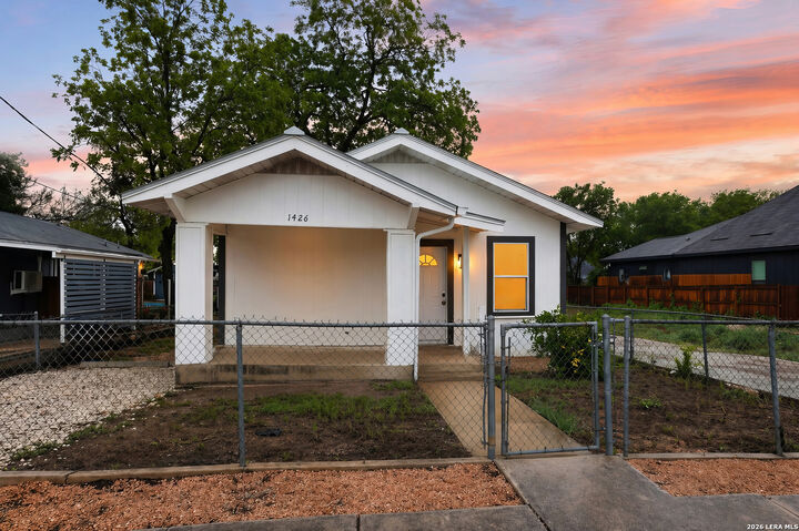 Property Photo:  1426 E Carson St  TX 78208 