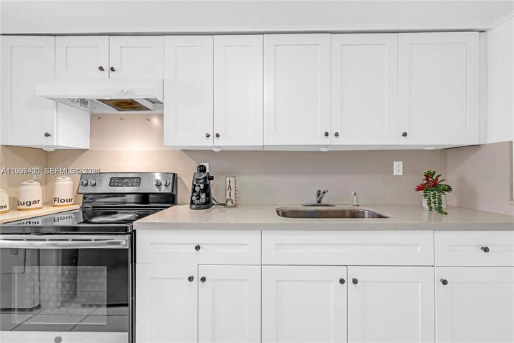 Property Photo:  1675 W 57th St 514  FL 33012 