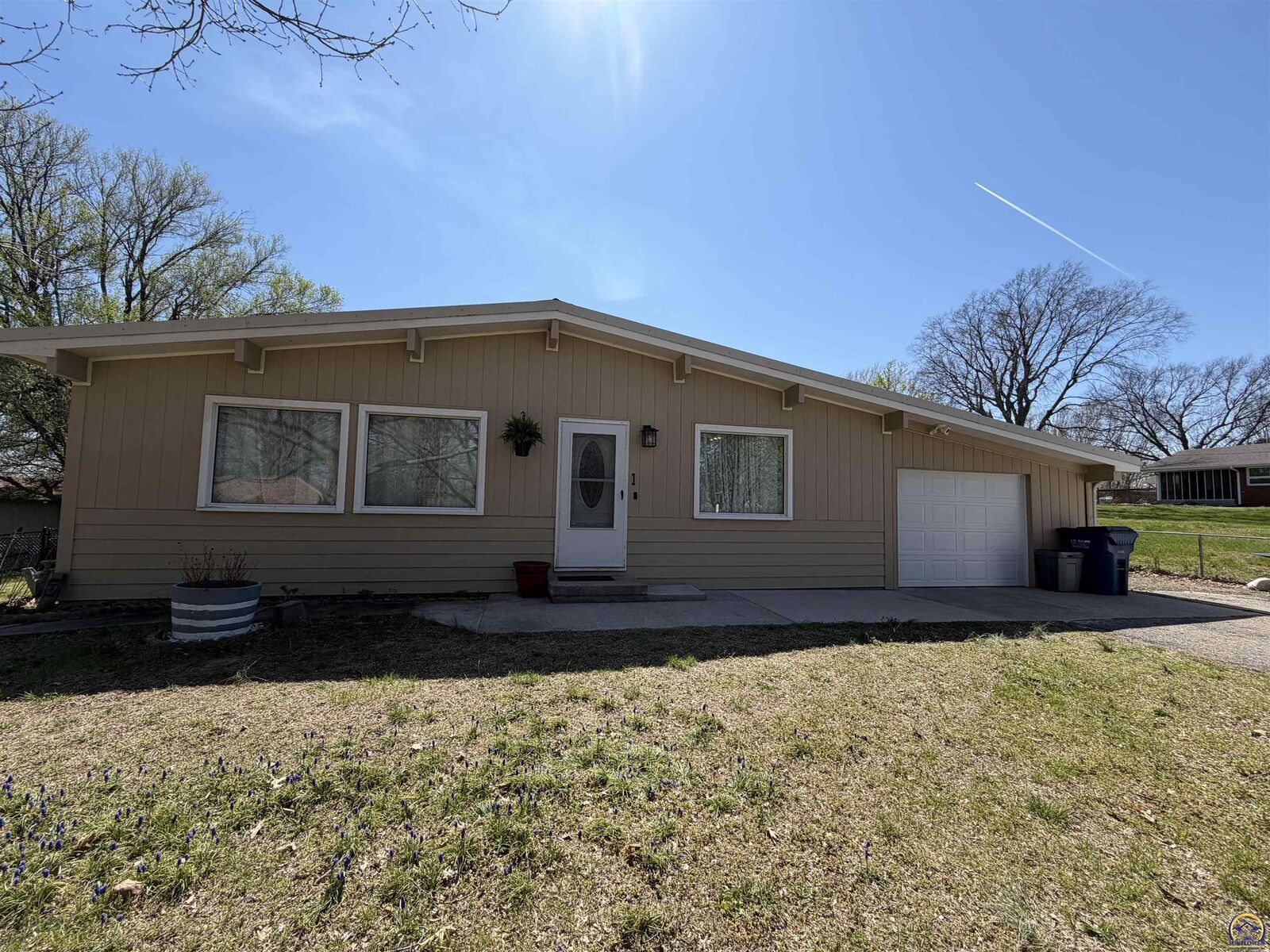 Property Photo:  808 Kansa Dr  KS 66070 