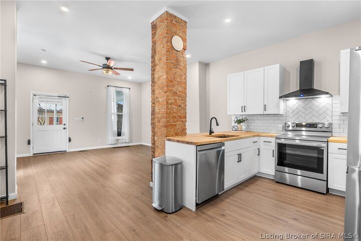 Property Photo:  325 E 14th Street  IN 47150 