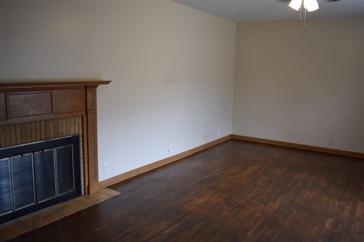 Property Photo: 721 W Lakeshore Drive OK 74075