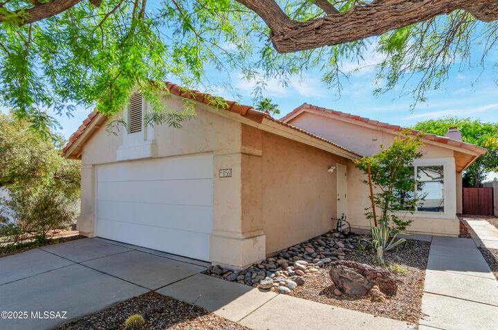Property Photo: 11561 N Eagle Peak Drive AZ 85737