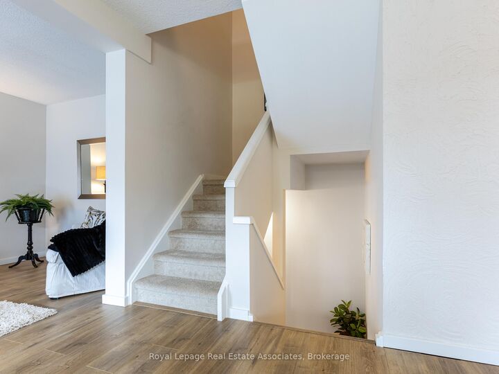 Property Photo: 2605 Woodchester Drive 57 ON L5K 2E3