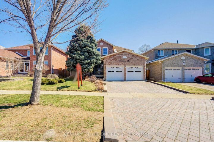 Property Photo:  21 Larratt Lane  ON L4C 9J1 