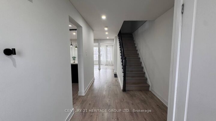 Property Photo:  735 Pam Crescent  ON L3Y 5B7 