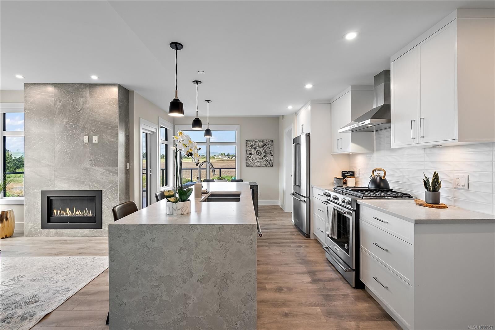 Property Photo: 2520 Hackett Cres #309 BC V8M 0C5