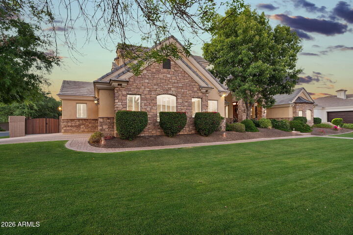 Property Photo:  2918 E Waterman Way  AZ 85297 