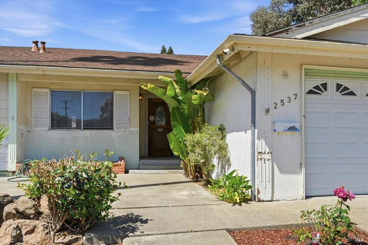 Property Photo:  2537 Tamarisk Drive  CA 95405 