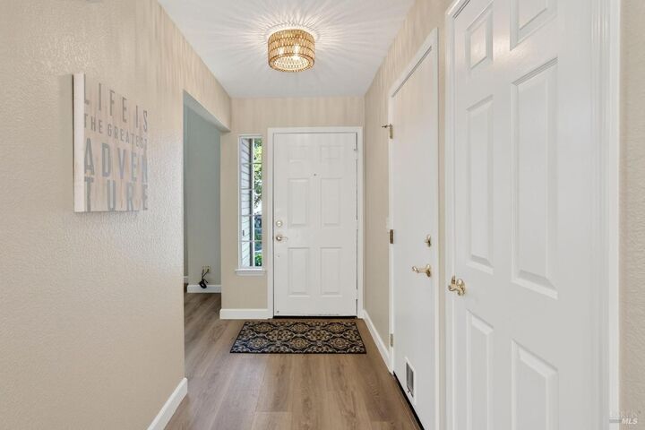 Property Photo:  1612 Woodhue Avenue  CA 95403 