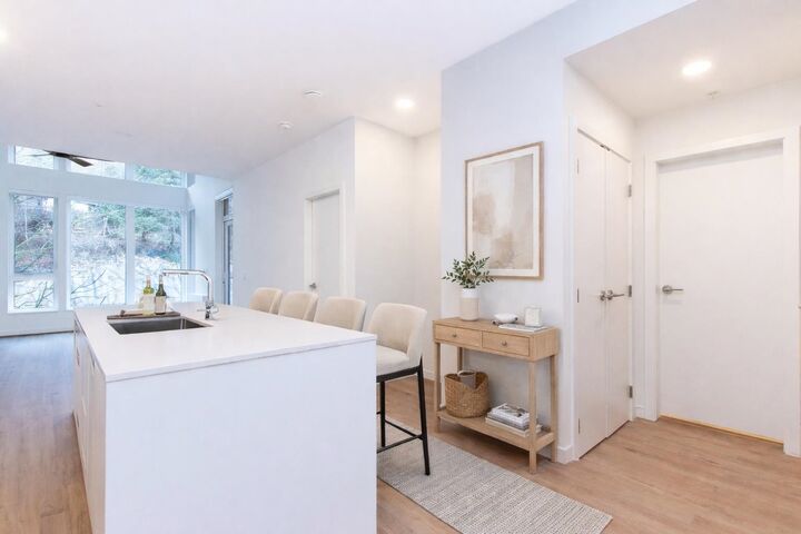Property Photo: 1504 Scott Crescent 610 BC V8B 1G7
