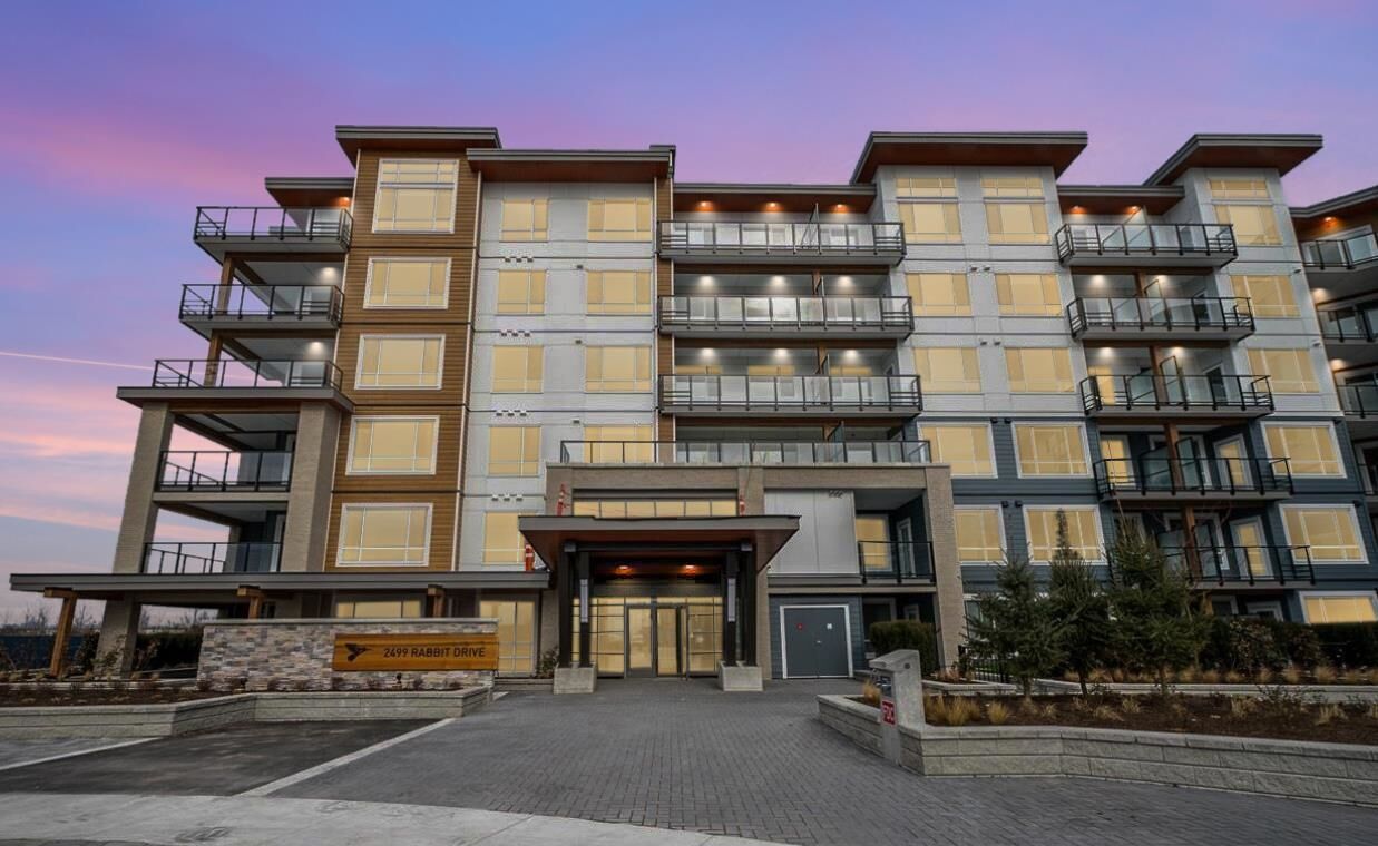 Property Photo: 2499 Rabbit Drive 403 BC V4M 0G4
