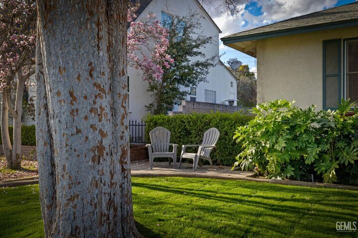 Property Photo:  2605 Beech Street  CA 93301 