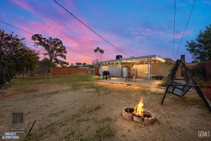 Property Photo:  6712 Cedarcrest Avenue  CA 93308 