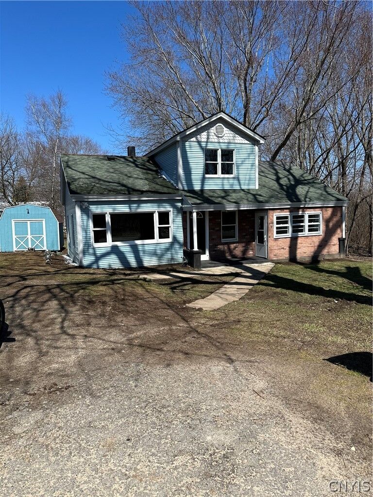 Property Photo:  1204 Middle Road  NY 13126 