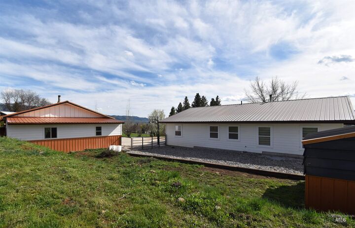 Property Photo:  2599 Fruitvale Glendale Road  ID 83612 