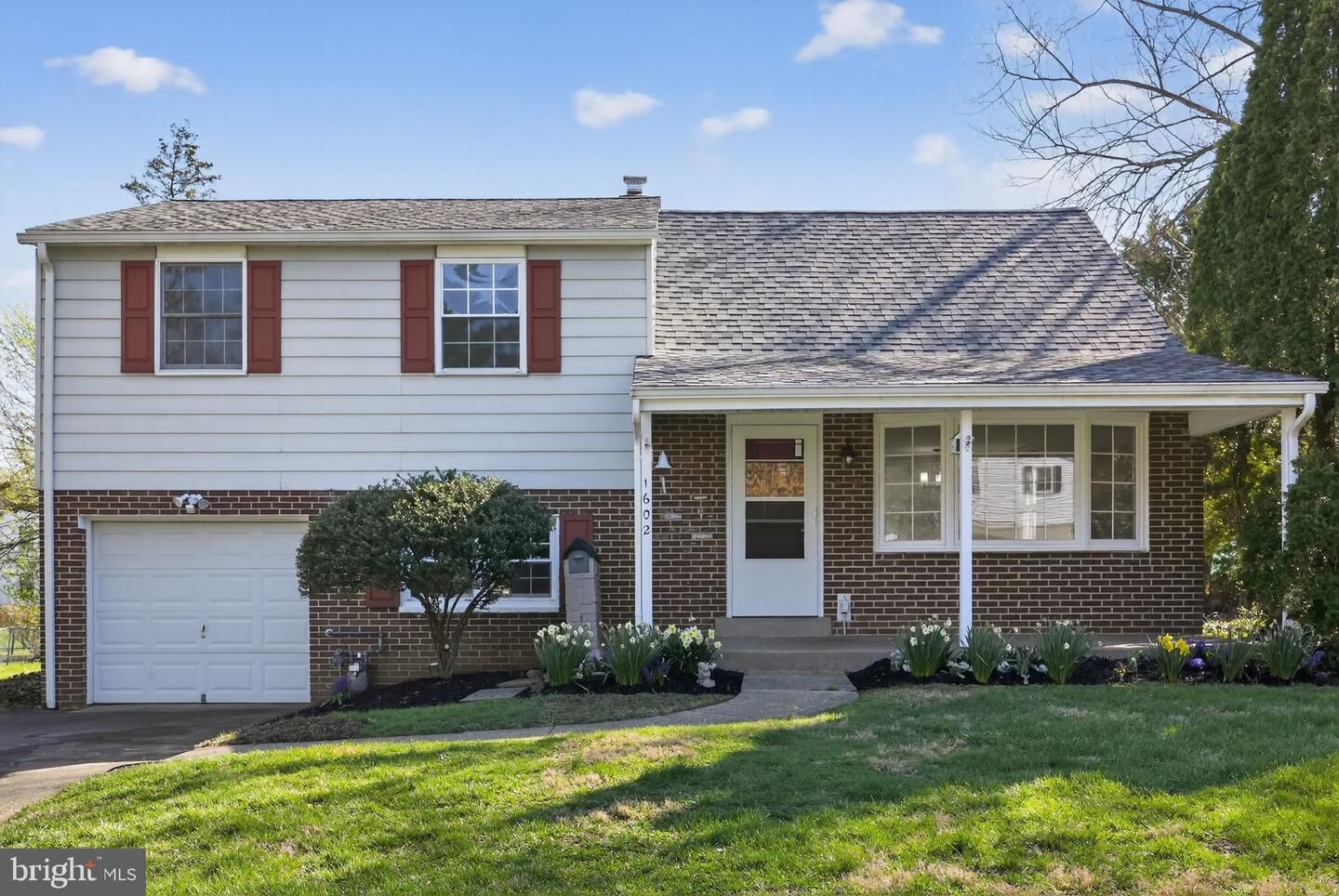 Property Photo: 1602 Mulberry Road PA 19031