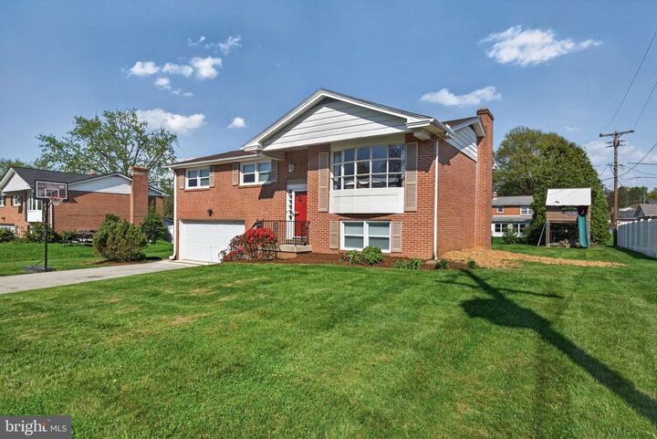 Property Photo:  425 Cortleigh  PA 17402 