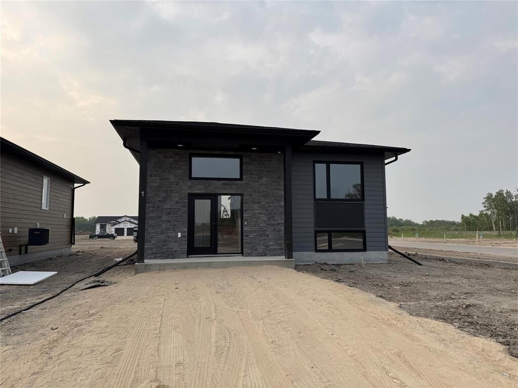 Property Photo: 15 Conifer Cove MB R5L 0L5