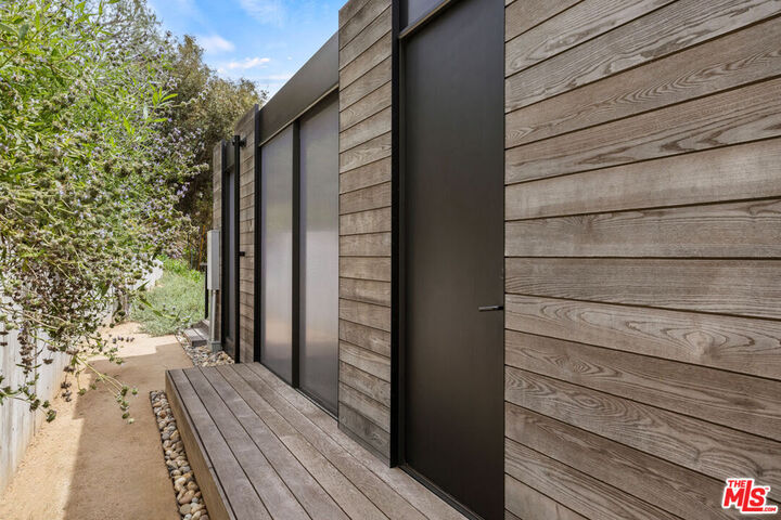 Property Photo:  1664 N Benton Way  CA 90026 