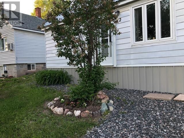 Photo de la propriété:  72 Elliott Rd  ON P6C 2Z4 