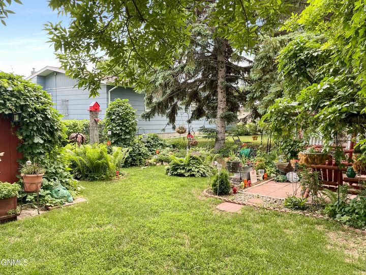 Property Photo:  140 2nd Avenue N  ND 58421 