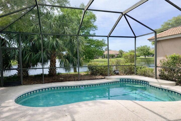 Property Photo:  1348 Thornapple Drive  FL 34229 