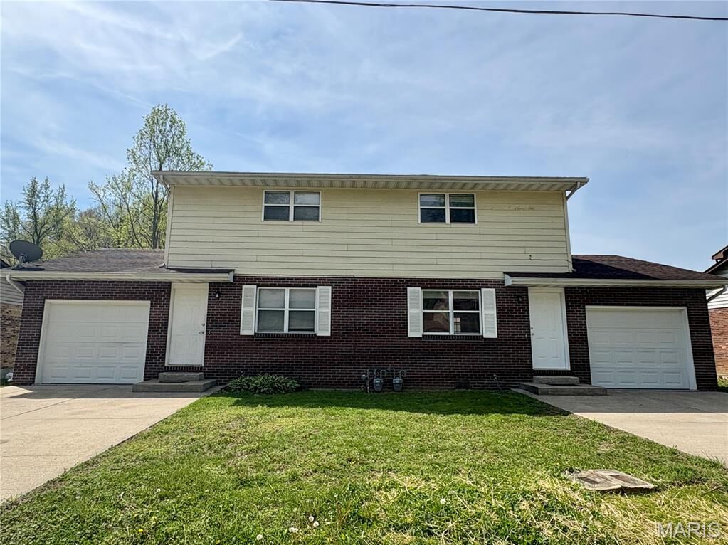 Property Photo:  1027 &Amp 1029 Village Lane  MO 63701 