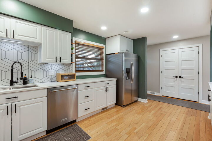 Property Photo:  920 W Firestone Drive  IL 60192 