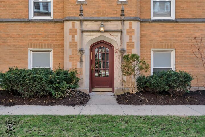 Property Photo:  2537 Prairie Avenue 2E  IL 60201 
