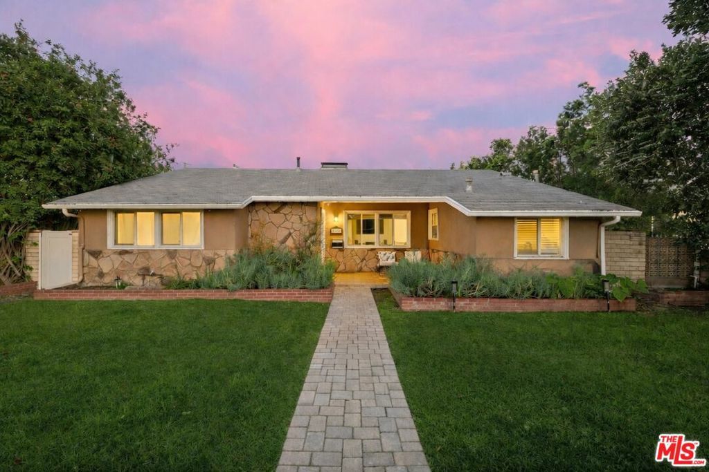 Property Photo:  5208 Woodman Ave. Avenue  CA 91401 