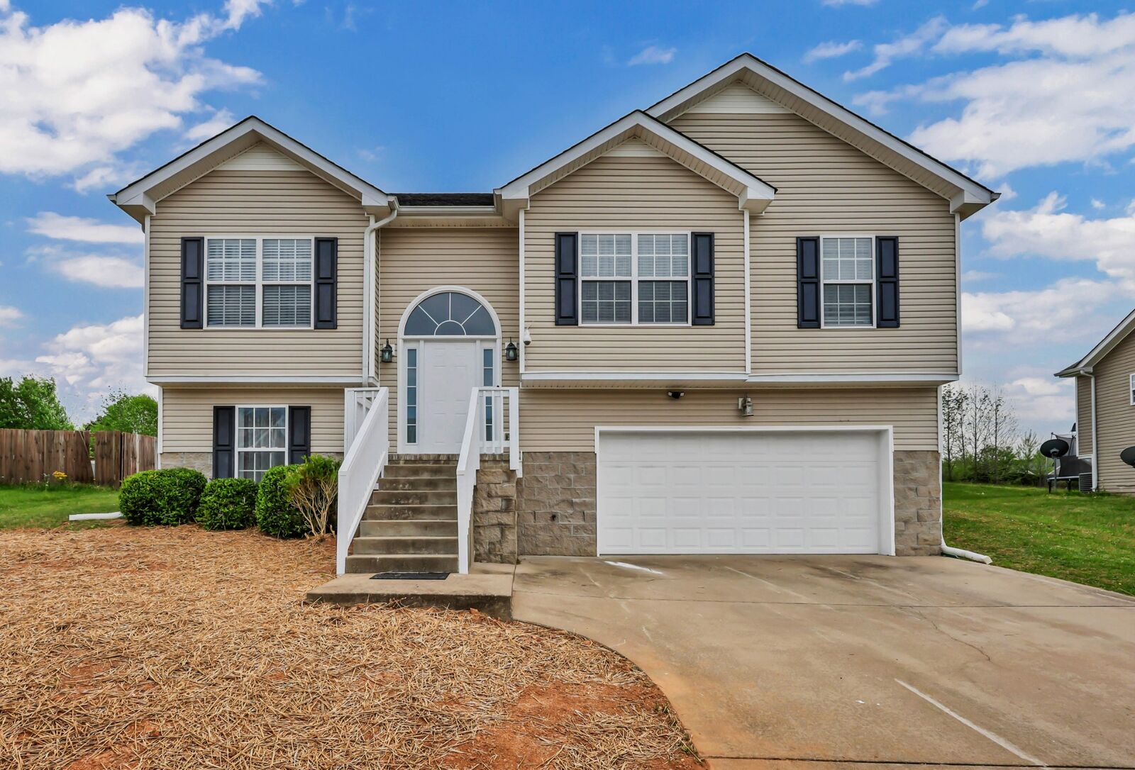 Property Photo:  1608 Broad Cir  TN 37042 