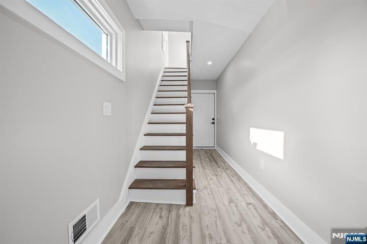 Property Photo:  100 Kansas Street 2  NJ 07601 