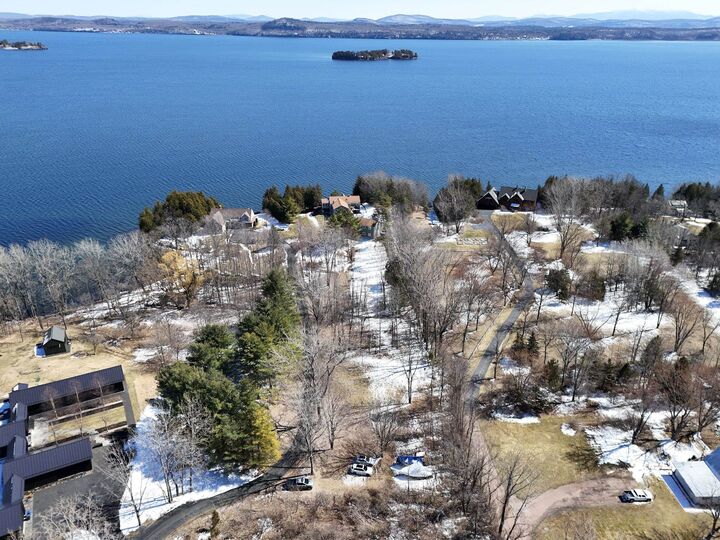 Property Photo:  25 Cavendish Cove  VT 05486 