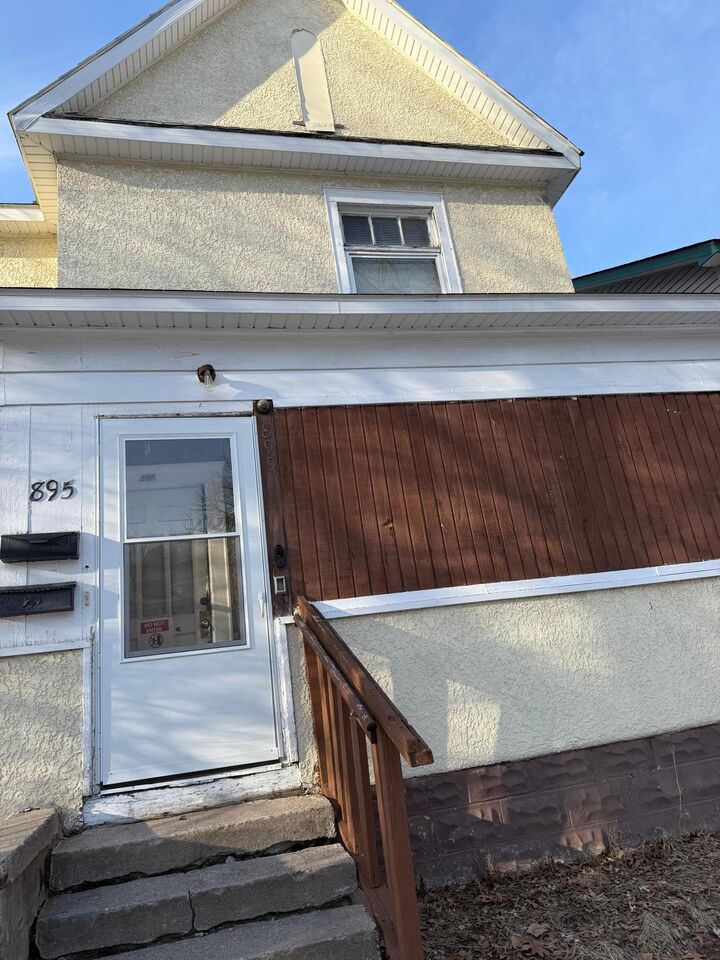 Property Photo:  895 Edmund Avenue  MN 55104 