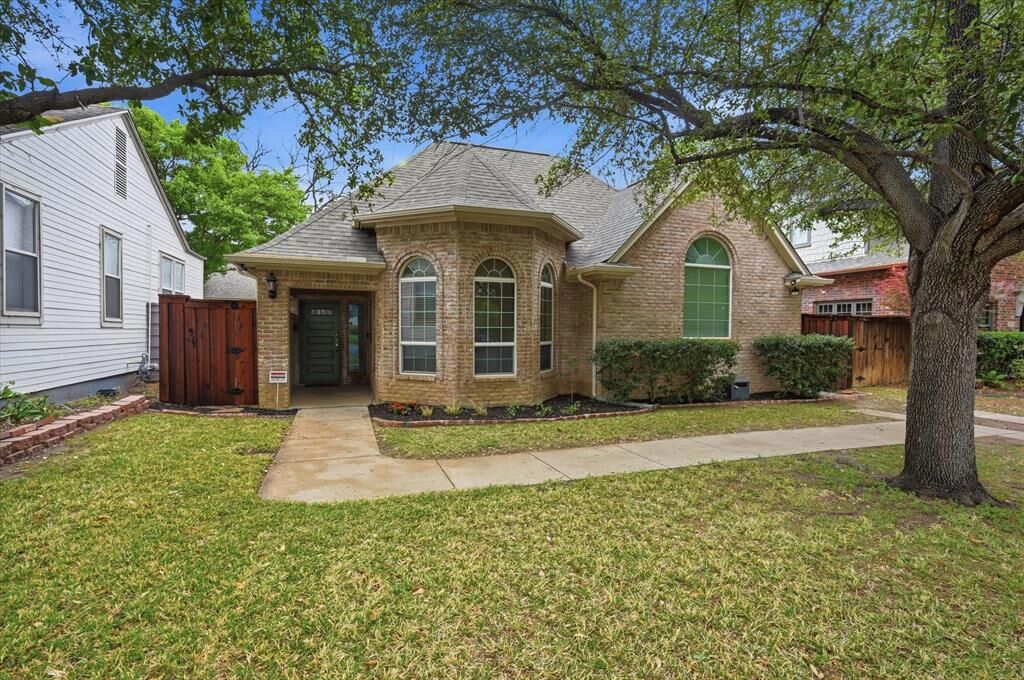 Property Photo: 3332 W 4th Street TX 76107