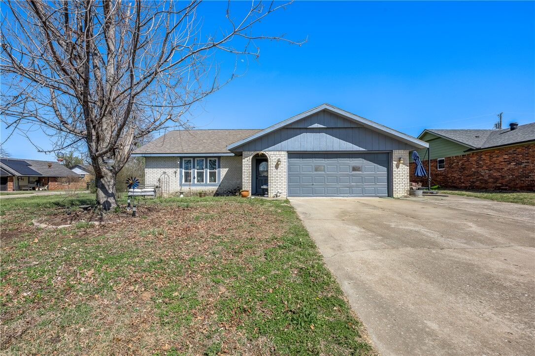 Property Photo:  1601 S 16th Street  AR 72758 