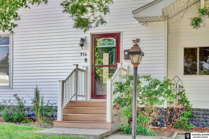 Property Photo: 714 N Iowa Avenue NE 68467