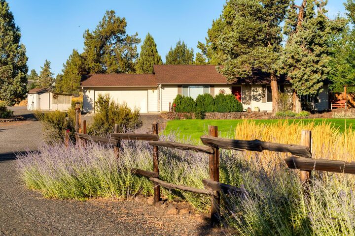 Property Photo: 6563 NW Homestead Way OR 97756