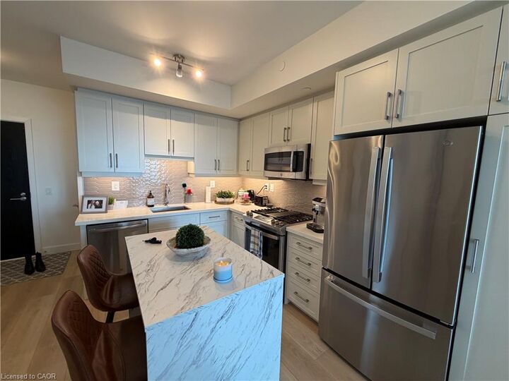 Property Photo:  2007 James Street 904  ON L7R 0G7 