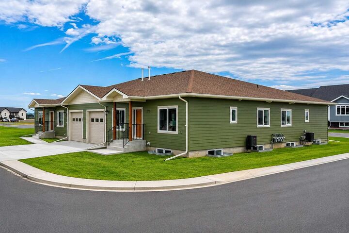 171 Parkview Crescent W — photo 1