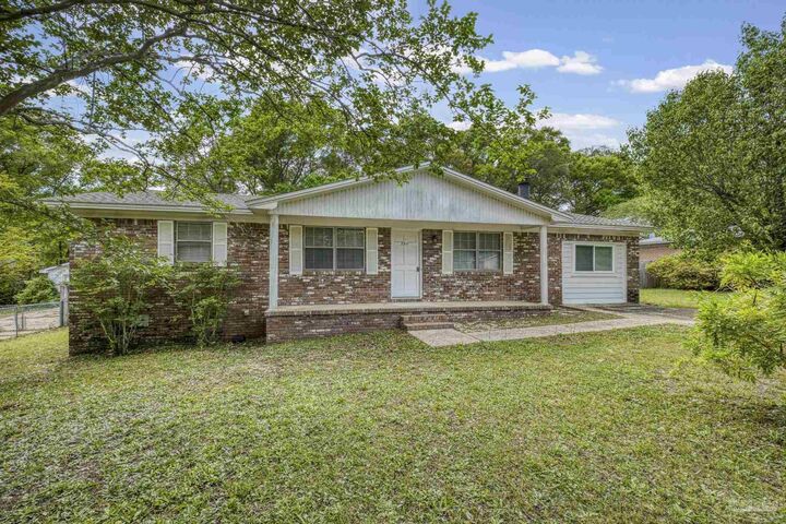 Property Photo:  2911 Baronne St  FL 32526 