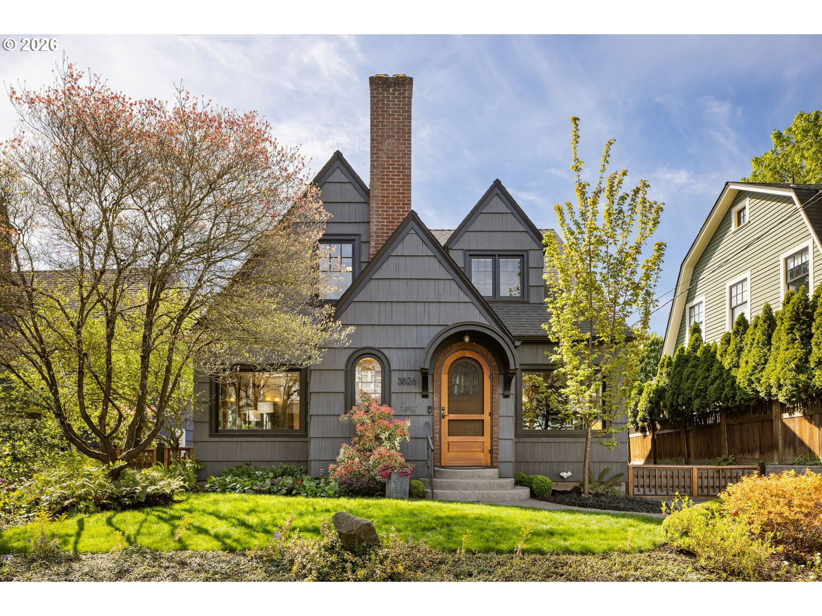 Property Photo:  3826 NE Couch St  OR 97232 