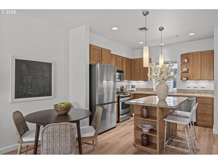 Property Photo:  10606 SE Main St 204  OR 97222 